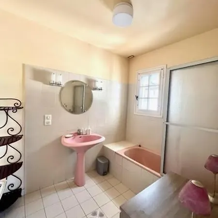 Maison dans petit parc avec piscine privé Hébergement de vacances Vogue