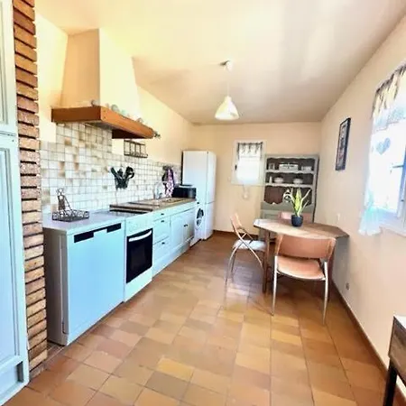 Maison dans petit parc avec piscine privé *