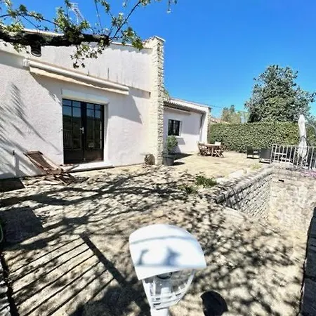 Maison dans petit parc avec piscine privé Hébergement de vacances Vogue