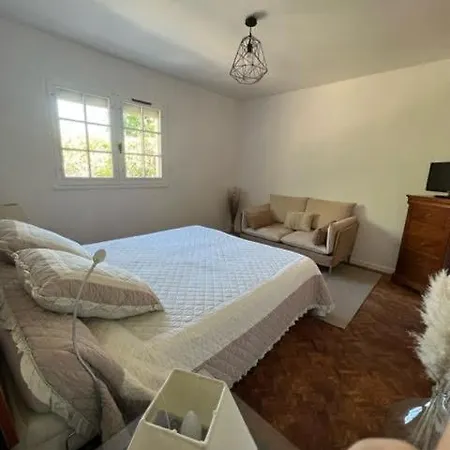 Maison dans petit parc avec piscine privé Hébergement de vacances Vogue